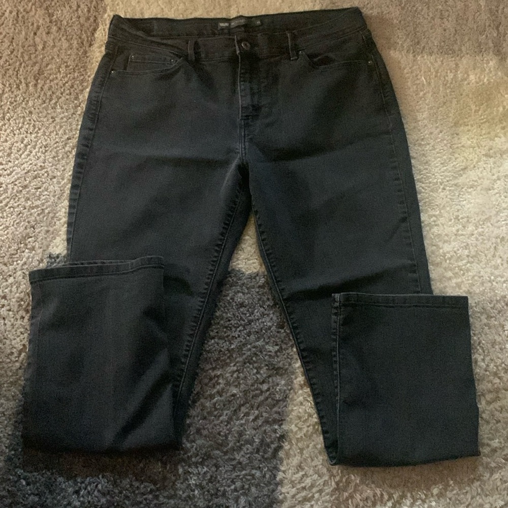 LEVI’S 505 Straight Leg jeans.  Size 14.  Black
